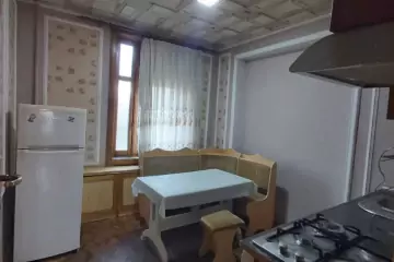 Satılır Köhnə Tikili Elmler Akademiyasıda 