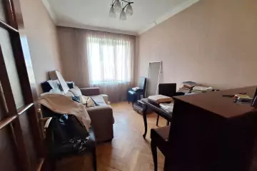 Satılır Köhnə Tikili Beşmərtəbədə 