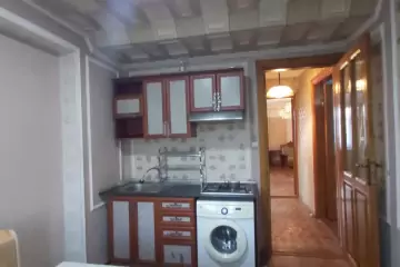 Satılır Köhnə Tikili Elmler Akademiyasıda 