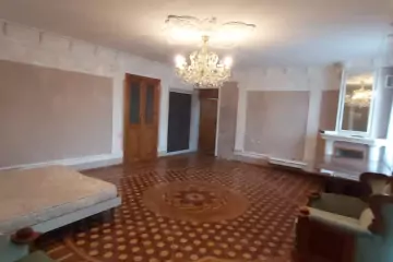 Satılır Köhnə Tikili Elmler Akademiyasıda 