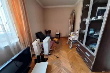 Satılır Köhnə Tikili Beşmərtəbədə 