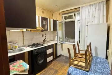 Satılır Köhnə Tikili 8-ci Kilometrdə 