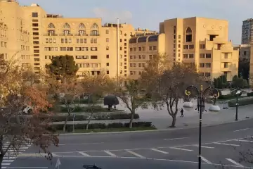 Satılır Köhnə Tikili Elmler Akademiyasıda 