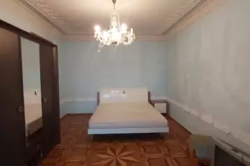 Satılır Köhnə Tikili Elmler Akademiyasıda 