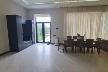 Satılır Bağ Evi şüvəlanda 