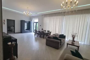 Satılır Bağ Evi şüvəlanda 