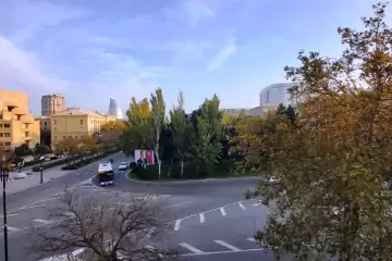 Satılır Köhnə Tikili Elmler Akademiyasıda 