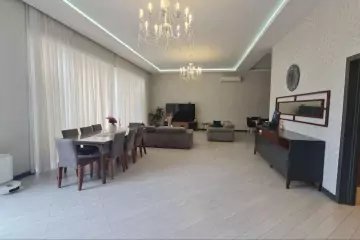 Satılır Bağ Evi şüvəlanda 