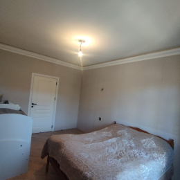 Satılır 2 otaqlı Köhnə Tikili 60 m², Qaraçuxur