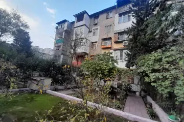 Satılır Köhnə Tikili 8-ci Kilometrdə 