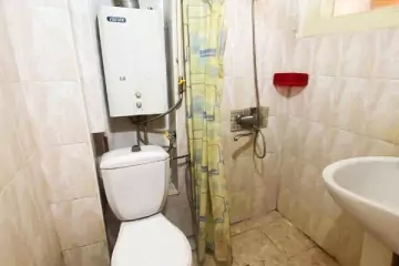 Satılır Köhnə Tikili Elmler Akademiyasıda 