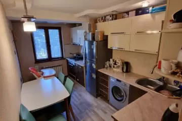 Satılır Köhnə Tikili 8-ci Kilometrdə 