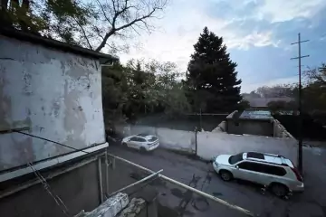 Satılır Köhnə Tikili Elmler Akademiyasıda 