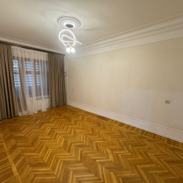 Satılır 3 otaqlı Köhnə Tikili 65 m², 8-ci kilometr