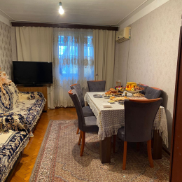 Satılır 2 otaqlı Köhnə Tikili 60 m², İzmir Parkı