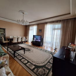 Satılır 4 otaqlı Yeni Tikili 155 m², Gənclik
