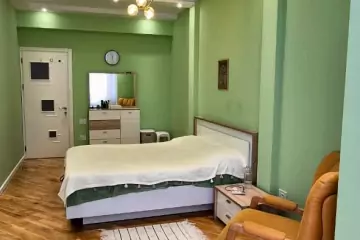 Satılır Köhnə Tikili Elmler Akademiyasıda 