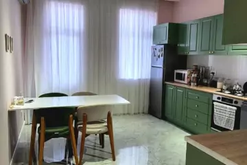 Satılır Köhnə Tikili Elmler Akademiyasıda 