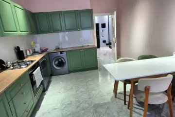 Satılır Köhnə Tikili Elmler Akademiyasıda 