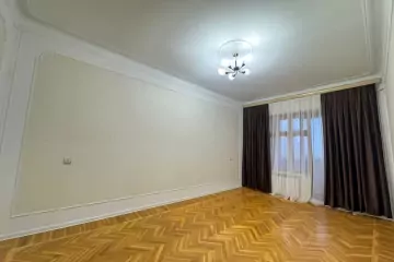 Satılır Köhnə Tikili 8-ci Kilometrdə 