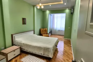 Satılır Köhnə Tikili Elmler Akademiyasıda 