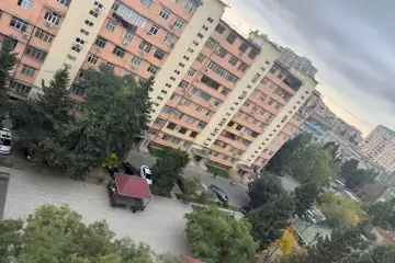 Satılır Köhnə Tikili 8-ci Kilometrdə 