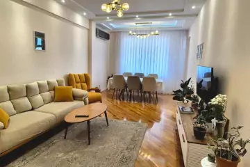 Satılır Köhnə Tikili Elmler Akademiyasıda 