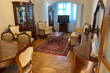 Satılır Köhnə Tikili Gənclik Mallda 