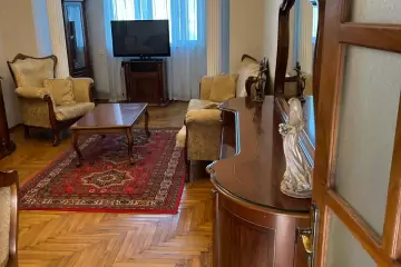 Satılır Köhnə Tikili Gənclik Mallda 