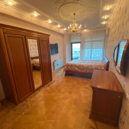 Satılır 3 otaqlı Yeni Tikili 220 m², Ağ Şəhər Kompleksi