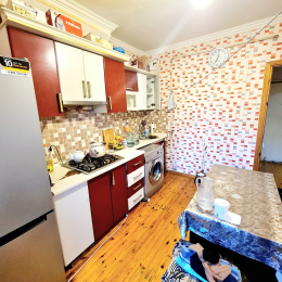 Satılır 2 otaqlı Köhnə Tikili 55 m², Yeni Günəşli