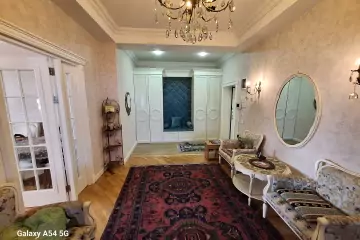 Satılır Köhnə Tikili İçərişəhərdə 