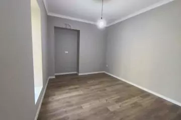 Satılır Köhnə Tikili Sahil Bağıda 