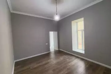 Satılır Köhnə Tikili Sahil Bağıda 