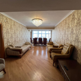 Satılır 4 otaqlı Köhnə Tikili 110 m², Yasamal