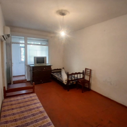 Satılır 2 otaqlı Köhnə Tikili 50 m², 4-cü mikrorayon