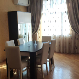 Kirayə 4 otaqlı Yeni Tikili 165 m², 28 May metrosu ətrafı