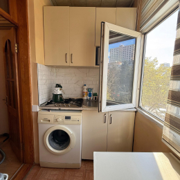 Satılır 3 otaqlı Köhnə Tikili 48 m², 3-cü mikrorayon