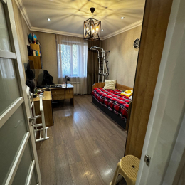 Satılır 5 otaqlı Köhnə Tikili 110 m², Ukraniya dairəsi