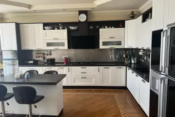 Satılır Yeni Tikili Beşmərtəbədə 