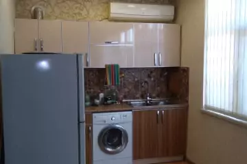 Aylıq Kirayə Köhnə Tikili Mərkəzdə 