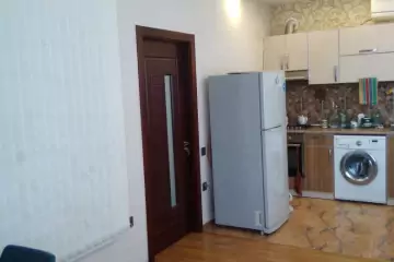 Aylıq Kirayə Köhnə Tikili Mərkəzdə 