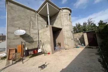 Satılır Həyət Evi Yeni Ramana Qəsəbəsida 