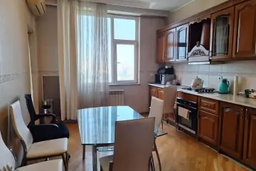 Satılır Yeni Tikili Elmler Akademiyasıda 