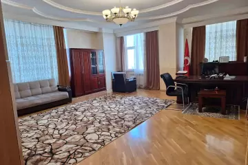 Satılır Yeni Tikili Elmler Akademiyasıda 