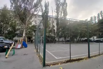 Satılır Köhnə Tikili 4-cü Mikrorayonda 