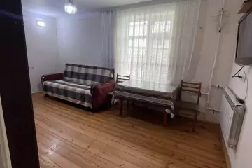 Satılır Köhnə Tikili 8-ci Kilometrdə 