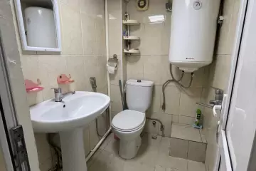 Satılır Köhnə Tikili 8-ci Kilometrdə 