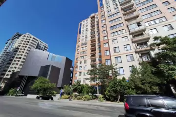 Satılır Yeni Tikili Elmler Akademiyasıda 