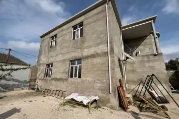 Satılır Həyət Evi Yeni Ramana Qəsəbəsida 